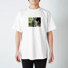 mikanbatakeのうさぎ　お散歩中 Regular Fit T-Shirt
