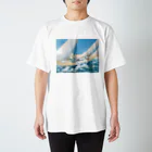 世界の絵画アートグッズのルイ・イカール《ヨットレース》 Regular Fit T-Shirt