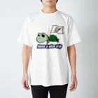 ネクストラベルの幸せを呼ぶウミガメ Regular Fit T-Shirt