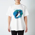 マキバドリのマゼランペンギンと青 Regular Fit T-Shirt