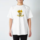 ヘーゼル色のどんぐりまなこの招き猫(黄)足に宝 Regular Fit T-Shirt