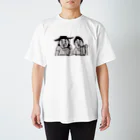 ホビヲの映画感想画のTシャツ屋さんの ラーメンを食べる二人の男性 Regular Fit T-Shirt
