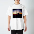 癒しショップの夕陽 Regular Fit T-Shirt