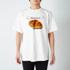 いわさきまゆこ｜食べ物イラストのバタークロワッサン Regular Fit T-Shirt