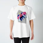 ガモさんの謎のおじさん（ドット背景） Regular Fit T-Shirt