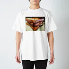 JUNK FOOD VENDORのベーコンエッグサンドイッチ Regular Fit T-Shirt