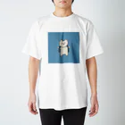 岩と猫の肩にロープをかけた猫ちゃん（水色）Tシャツ Regular Fit T-Shirt