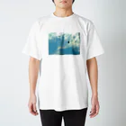 アウト ザ ブルーの稲村ヶ崎の空 Regular Fit T-Shirt