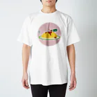 さとやまの民のオムライスをつまみ食いするテングビワハゴロモ スタンダードTシャツ