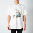 chikoro2525の外国人と犬 Regular Fit T-Shirt