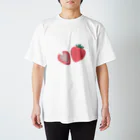 くまさき屋＊イラスト描いてますのハートに切ったいちご🍓 Regular Fit T-Shirt