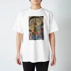 お父さんと愉快な仲間たちの部屋のお母さんかも Regular Fit T-Shirt