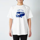 ブルーカメラのシンプルTシャツ屋のワーゲンバスでサーフィンへGo スタンダードTシャツ