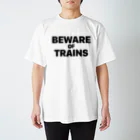 CIPANGOの【ロードサイン】BEWARE OF TRAINS（フロントプリント） Regular Fit T-Shirt