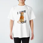 お猫様大好きナスビのシャツを着たトラ猫 Regular Fit T-Shirt