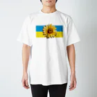 サトオのひまわりが乗ったウクライナ国旗 Regular Fit T-Shirt