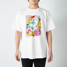 MizuHoイラストショップのお花と虹と空 Regular Fit T-Shirt