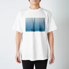 Bird Mole Hillの海底に差す光 Regular Fit T-Shirt