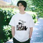 keeeeeep smilingのチョキを習得した猫 Regular Fit T-Shirt