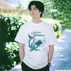 MUSEUM LAB SHOP MITの【正面にイカ！】イカす夢をつかめ！Catch your Dream! Regular Fit T-Shirt