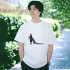 OARFISHの赤帽子と青ワニ Regular Fit T-Shirt