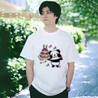 イラスト MONYAAT のkyu13ズレぱんだちゃんのはっぴー Regular Fit T-Shirt