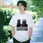 宇宙飛行士の日常の砂場に旗を立てる宇宙飛行士 Regular Fit T-Shirt