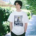 宇宙飛行士の日常の掃除機をかける宇宙飛行士 Regular Fit T-Shirt
