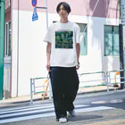 MUGEN ARTのモネ　睡蓮の池と日本の橋　Claude Monet　 Regular Fit T-Shirt