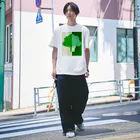 みつ公式ショップの【ブロカリ】前面背面あり Regular Fit T-Shirt