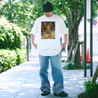 世界美術商店の巨大な赤い龍と太陽を着た女 / Great Red Dragon and the Woman Clothed with the Sun Regular Fit T-Shirt