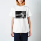 ぼくは福。の「ご飯まだかな」(モノクロ) Regular Fit T-Shirt