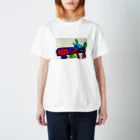 colmena-artのたたずむネコ Regular Fit T-Shirt