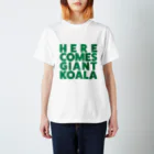 SDOのHERE COMES GIANT KOALA/GREEN 티셔츠