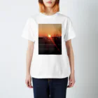 ヤバイ洋服屋さんの夕陽Tシャツ Regular Fit T-Shirt