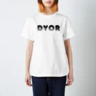 KAKIMOJIYAのDYOR（Do your own research） Regular Fit T-Shirt