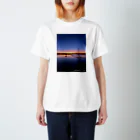 LaChicaのSunset Beach with Surfer Regular Fit T-Shirt