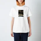 たぬき堂のこっち見てる鹿 Regular Fit T-Shirt