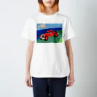 ChikeのShouichiroの赤い車とカモメ Regular Fit T-Shirt