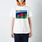 ChikeのShouichiroの赤い車とカモメ スタンダードTシャツ