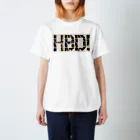 Les survenirs chaisnamiquesのHBD! Regular Fit T-Shirt