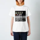 世界に1つだけのTシャツ屋【一点ものアートTシャツ専門店】のThe end of the world 4 Regular Fit T-Shirt