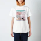 たびねこグッズSHOPのたびねこ：駅でお花見 Regular Fit T-Shirt