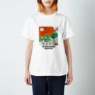 山形巧哉デザイン事務所の色絵 牡丹椿文 八角壺 Regular Fit T-Shirt