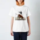 柴犬りゅうの柴犬とサーファー Regular Fit T-Shirt