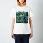 MUGEN ARTのモネ　睡蓮の池と日本の橋　Claude Monet　 Regular Fit T-Shirt
