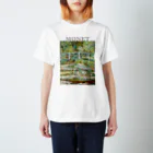 MUGEN ARTのモネ　睡蓮の池に架かる橋　Claude Monet / Bridge over a Pond of Water Lilies Regular Fit T-Shirt