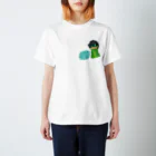 空を泳ぐ魚のゲームが好きな少年 Regular Fit T-Shirt