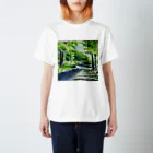 Yossy's Item Factoryの水彩画風新緑の川2 Regular Fit T-Shirt