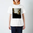 世界美術商店の真珠の首飾りの女 / Woman with a Pearl Necklace Regular Fit T-Shirt